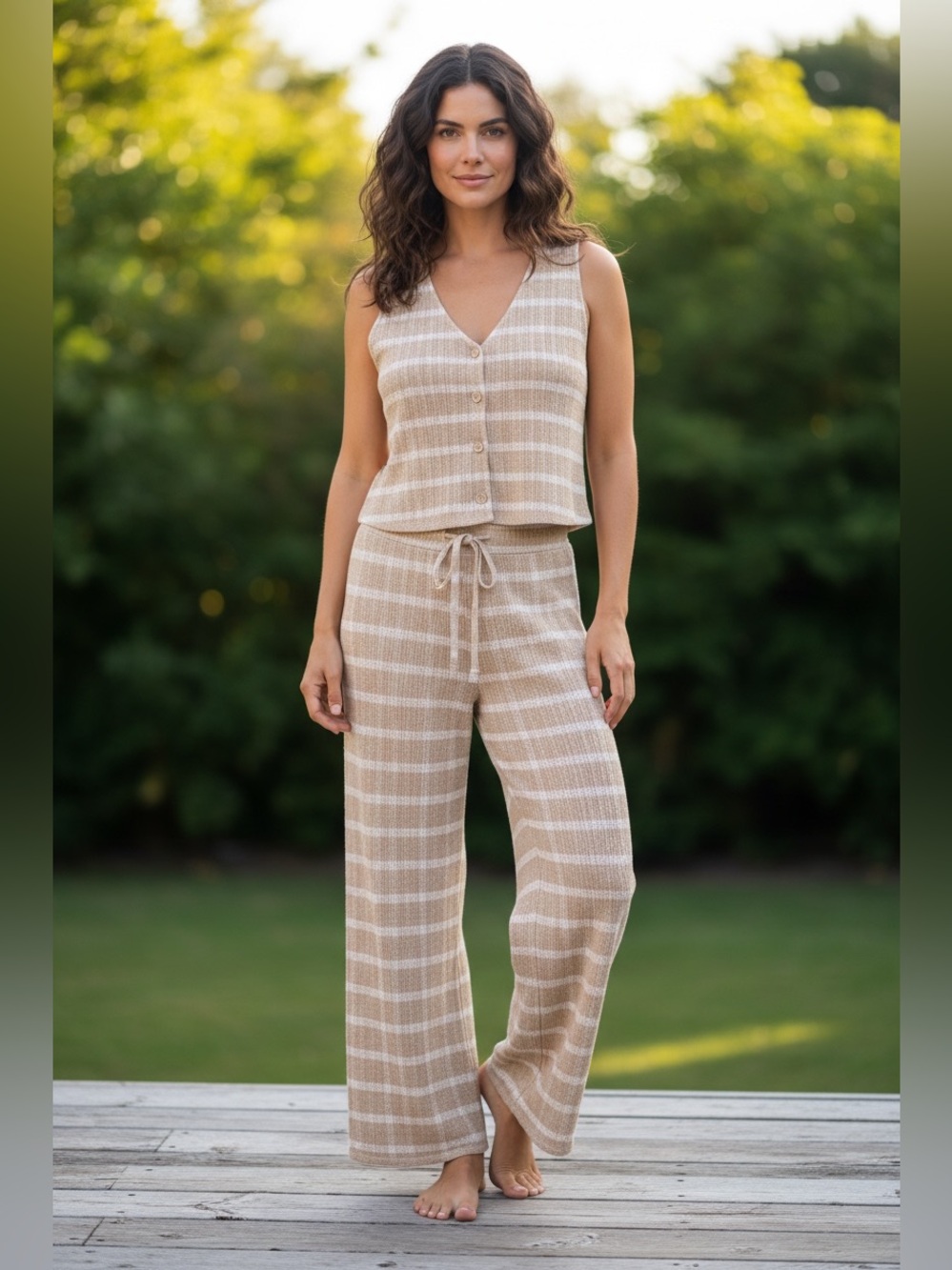 No Boundaries Women’s Beige and White Striped Wide-Leg Beachy Knit Pants Set